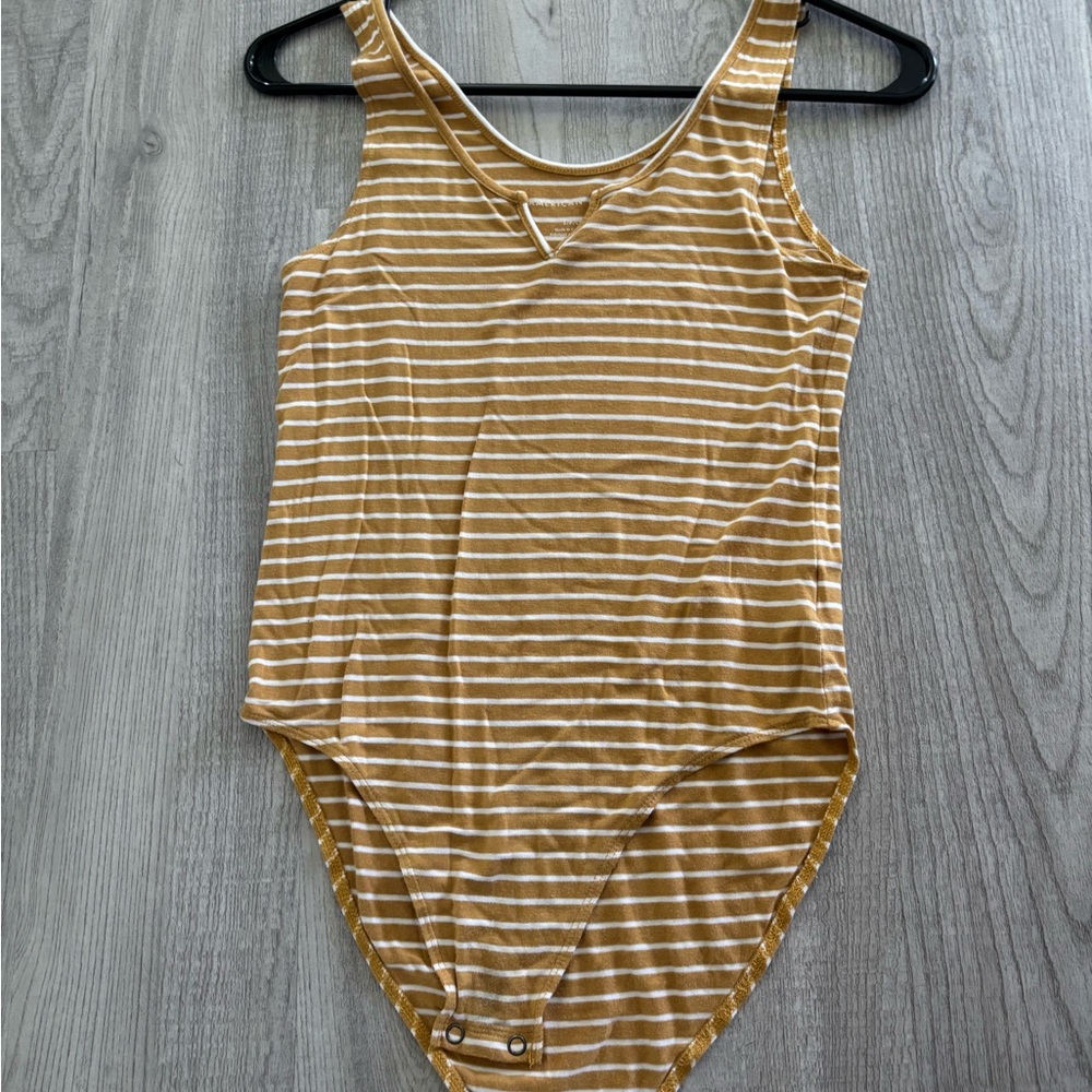 American Eagle Outfitters White and Gold Sleeveless Bodysuit